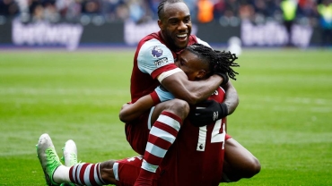 Liverpool's title hopes fade with 2-2 draw at West Ham