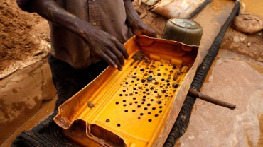 Hopes fading as Nigerian rescuers search for trapped miners