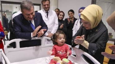 Turkish first lady visits paediatric patients transferred from Gaza