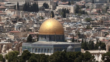 Live Updates: Dozens of Israeli settlers storm Al Aqsa to mark Jewish Passover