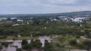 Kenya floods: Tourists airlifted from Maasai Mara reserve