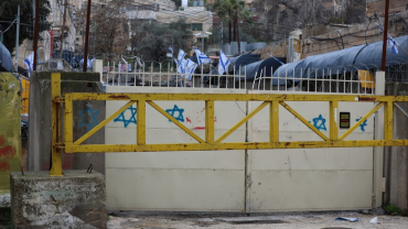 Rising Tensions in West Bank as Vehicles Targeted in Stone Attacks