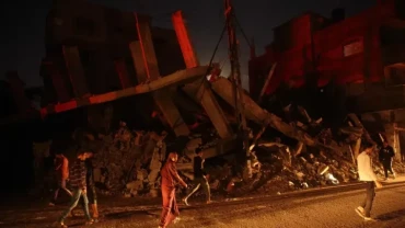 Israel launches air strikes on Gaza in violation of truce