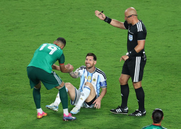 Algeria complain to FIFA over Messi stamp controversy
