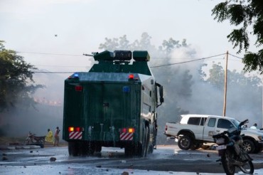 Cameroon opposition figures arrested in tense wait for election results