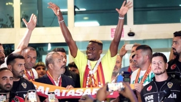Osimhen arrives in Turkiye, ready to shine for Galatasaray