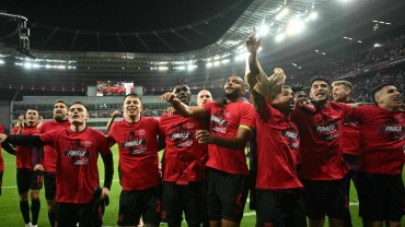Leverkusen continue unbeaten streak into Europa final