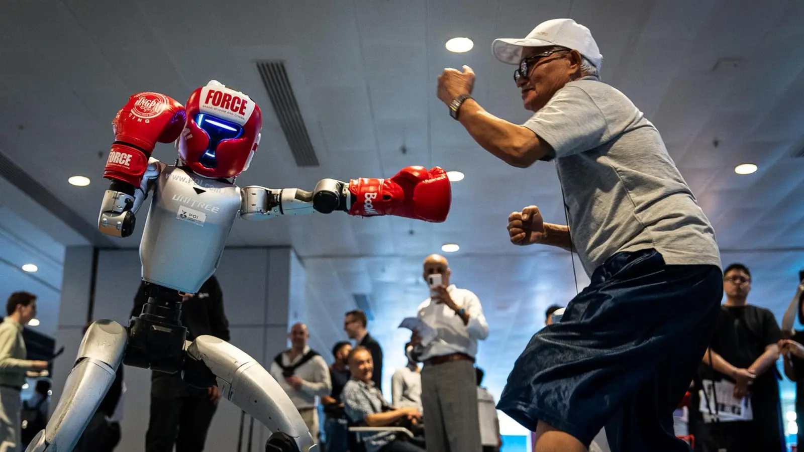 Hong Kong met en avant les innovations en IA et robotique lors d’un salon technologique
