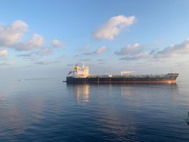 Crew rescued after pirates attack tanker off Somalia