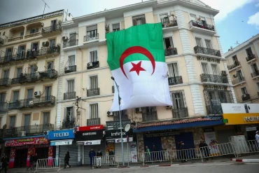 Algeria battles 19 wildfires as power returns after widespread blackout