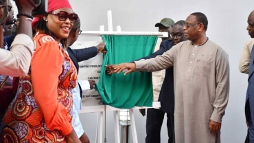 Sénégal: le président inaugure un réseau de bus censé changer la vie des Dakarois