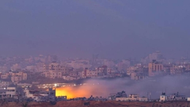 Gaza: Israël accepte des pauses, nouvelles frappes aux abords d'hôpitaux
