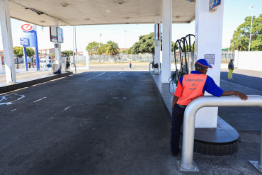South Africa mulls compulsory stocks to pre-empt fuel crises