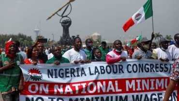 Nigerian lawmakers approve new minimum wage