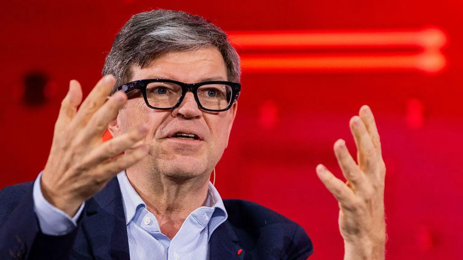AI Pioneer Says Today's Artificial Intelligence Is 'Not Smart' Enough for the Real World