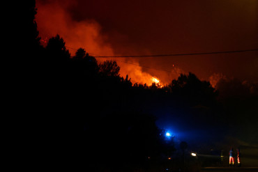 France, Spain battle fast-moving wildfires as evacuations top 300,000
