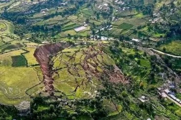 Kenya landslide: At least 13 killed as rescue work continues