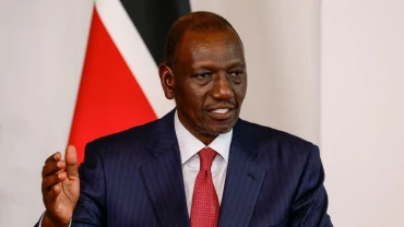Kenya overhauls president's security after man runs from crowd, throws arm over Ruto's shoulder