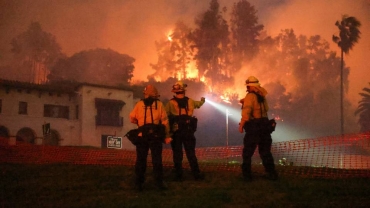 Los Angeles wildfires reach Hollywood as firefighters struggle