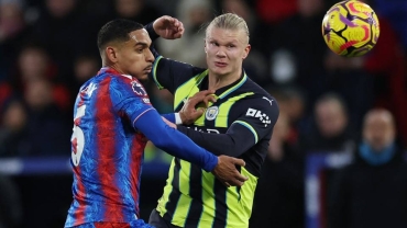 Man City come back twice to rescue draw against Palace