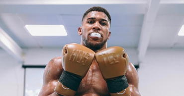 Anthony Joshua s’installe à Dubaï et déplace ses activités financières