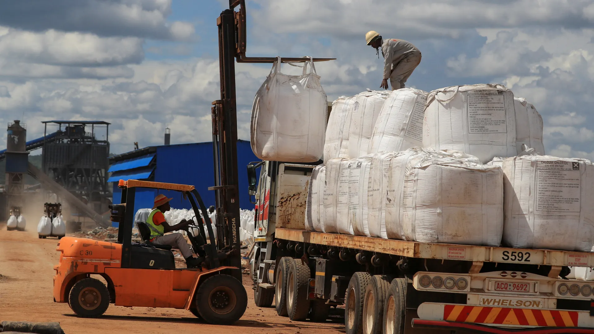 Zimbabwe : montée en puissance de la transformation locale du lithium avec une première exportation de sulfate traité