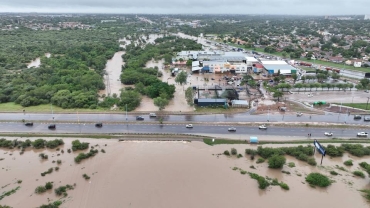 Botswana floods: Thousands displaced as schools shut