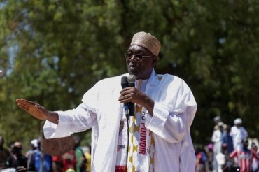 Soldiers escort Cameroon opposition leader Tchiroma to 'safety'
