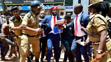 L’opposant ougandais Bobi Wine dit être assigné à résidence surveillée