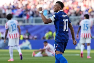 France squeeze past Paraguay to reach World Cup quarterfinals