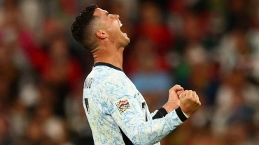 Cristiano Ronaldo breaks record with 900 career goals