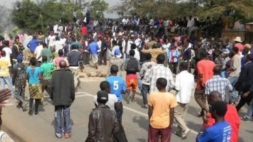 Malawi's police fire tear gas to disperse fuel shortage protesters