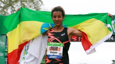 Paris Marathon: Ethiopia wins men's, women's races
