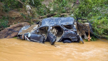 Indonesia floods kill at least 21 people