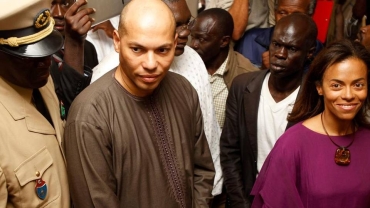 Sénégal: le candidat Karim Wade renonce à la nationalité française