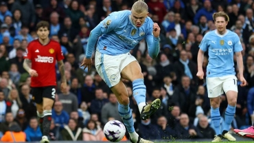 Man City beat Man United to pile pressure on Liverpool