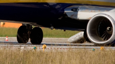 Two bodies found in airliner landing gear in US