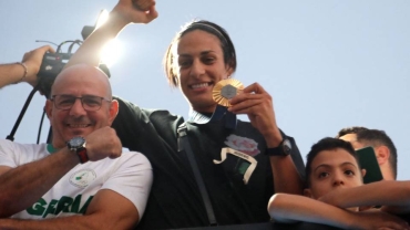 Algerian gold winner Khelif gets hero's welcome in hometown