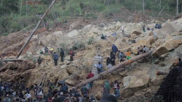 More than 2,000 people buried in Papua New Guinea landslide