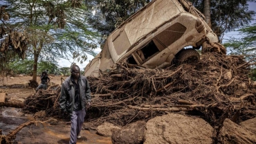 Kenya floods: 'How sleeping mother and children were swept away'