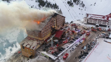 Ski resort fire kills at least 10 people in northern Türkiye