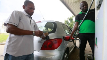 Nigeria downplays fears over fuel prices after naira devaluation