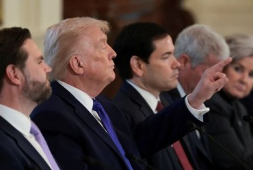 Trump threatens Cuba to strike deal with US 'before it is too late'