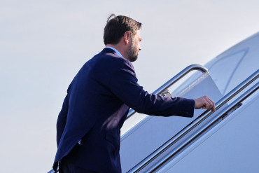 US vice president heads to Pakistan for Iran peace talks