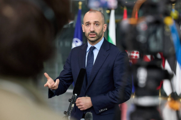 Paris appelle à débloquer rapidement le prêt européen pour l’Ukraine