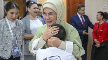 Emine Erdogan visits support centre for children in Astana