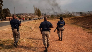 Sept criminels présumés brûlés vifs par la foule en Afrique du Sud
