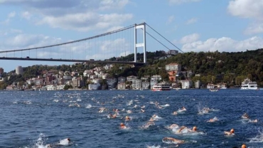 Over 2,800 swimmers cross Istanbul Strait in annual intercontinental race