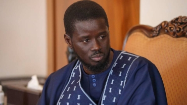 Faye: Senegal swears in Africa's youngest elected president