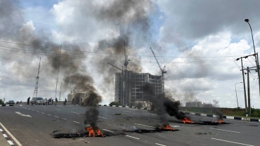 Deaths, destruction mar Nigeria's cost of living protests